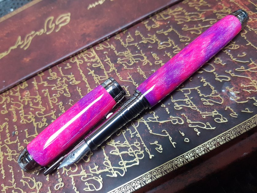 Bens_Bespoke's tweet photo. valleygirl #pink #diamondcast handmade #fountainpen with real tiny diamonds - in titanium black with bock stainless steel nib - for sale! https://t.co/9jnMvOVYR0