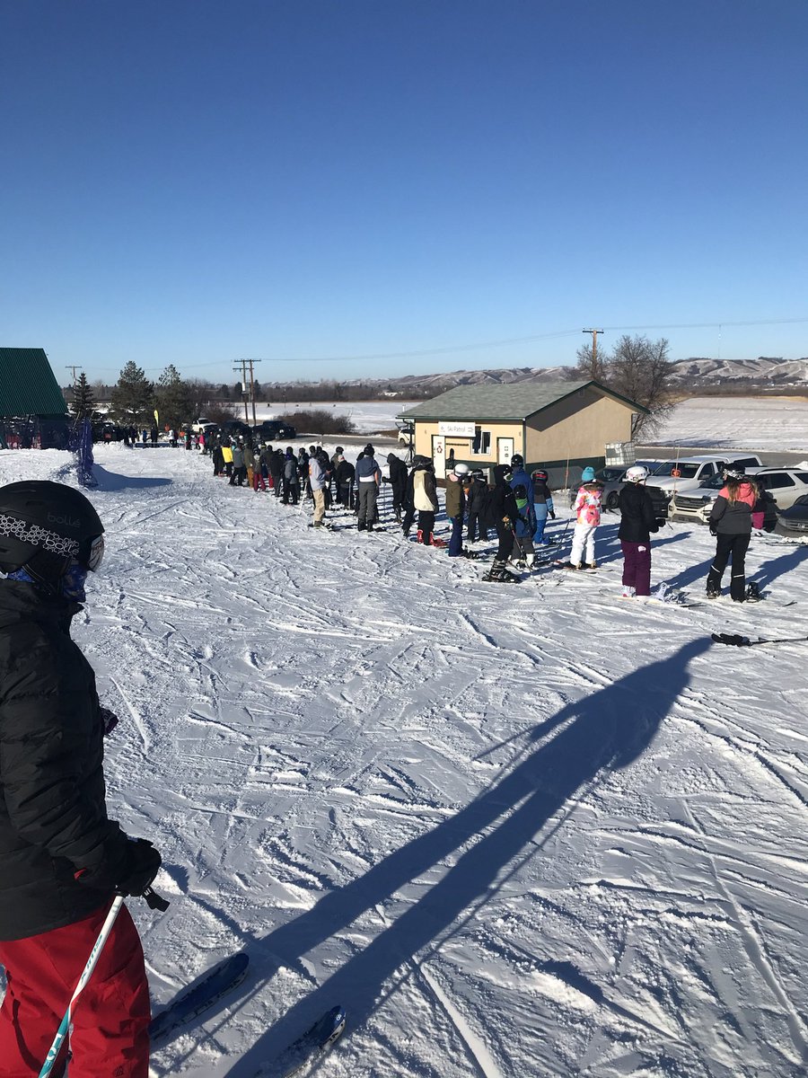 bshynk's tweet image. Refreshing that our hockey team practiced with 8 players this morning. 🤦🏽‍♂️