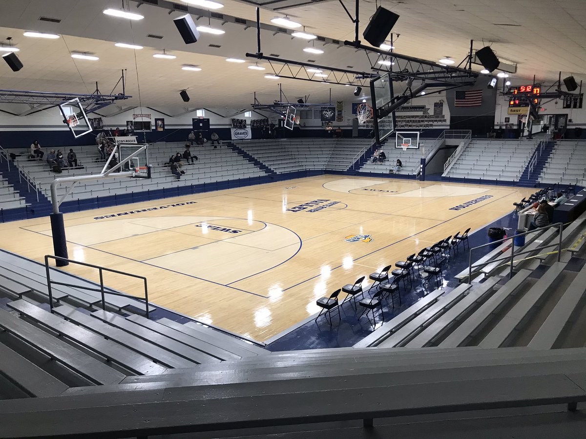 BallparkHunter's tweet photo. One of the classic sunken gyms of high school basketball is at @WRVwolverines @WRVBBBall https://t.co/MI5IC3uEOZ
