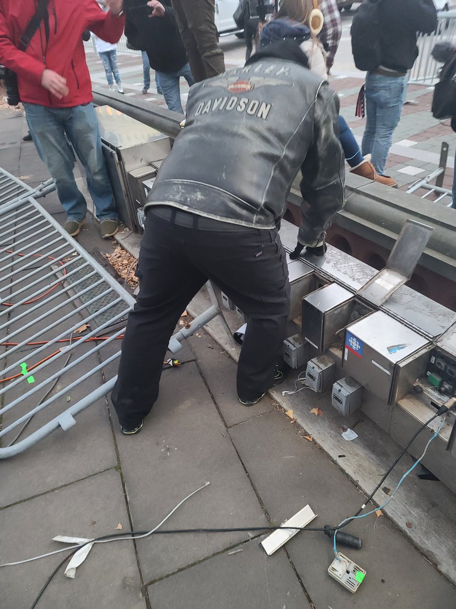 After the cameras were smashed people walked over to the power boxes for the main stream news sources and started figuring out which they like and which they don't. They tried to destroy them so they couldn't be used later. 90/