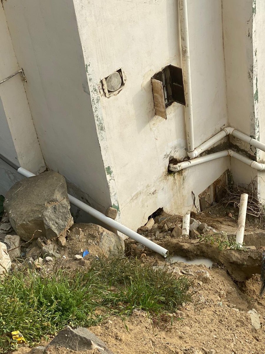 mqas1398's tweet photo. ألم يأن الوقت لبلدية فيفاء ان تزيل الانقاض عن هذا المنزل الذي ظل حبيس الانهيار الذي حدث قبل ��كثر من خمسة أشهر بفعل غزارة الامطار .. وانقطاع الطرق للبيوت المجاوره... لقد تم الإبلاغ عن تلك الحادثة من أول يوم وقام رجال الدفاع المدني مشكورين بمباشرة الحادثة(يتبع...) https://t.co/D5t4n2Gz5f