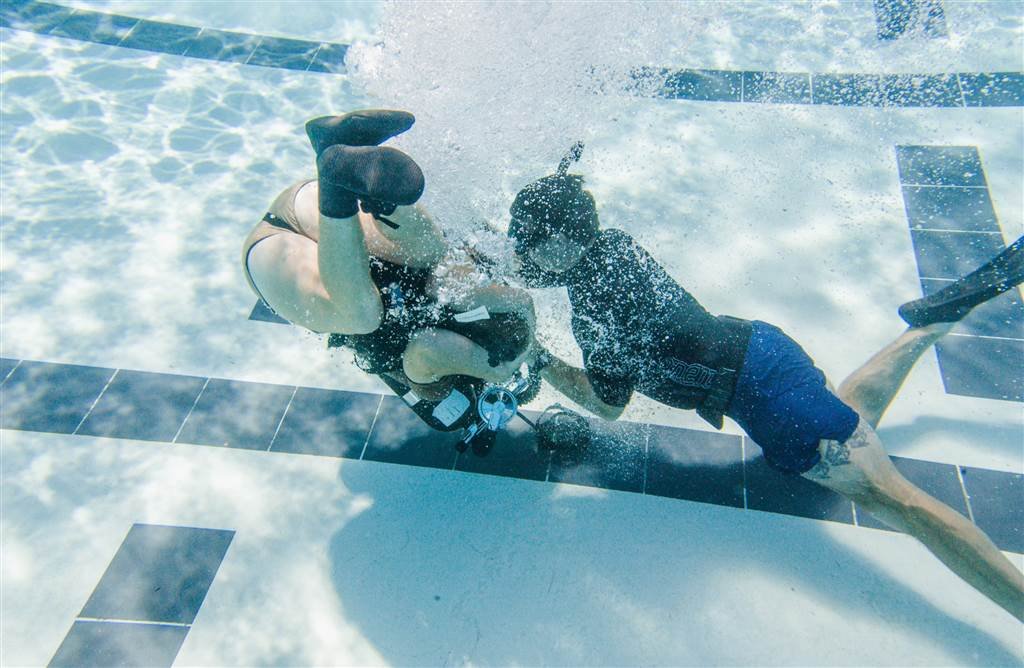 ≈ 10 min sans respirer. Avec la peur de vous noyer / d’échouer. Pas très rassurant..