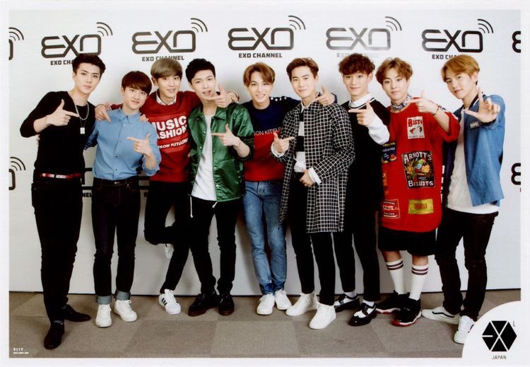  #EXO   group photos that are lowkey forgotten -small thread