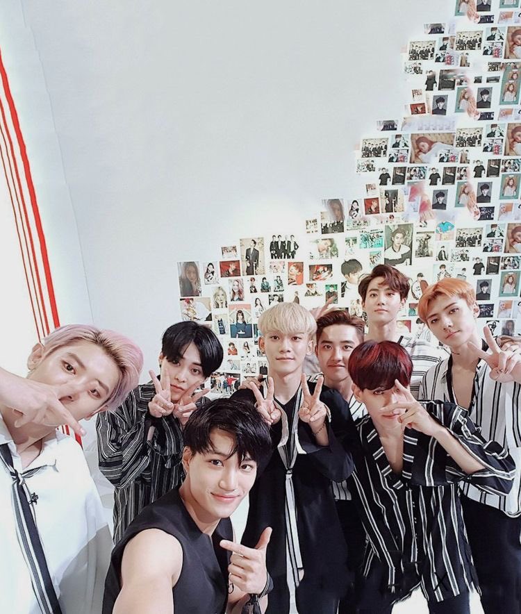  #EXO   group photos that are lowkey forgotten -small thread