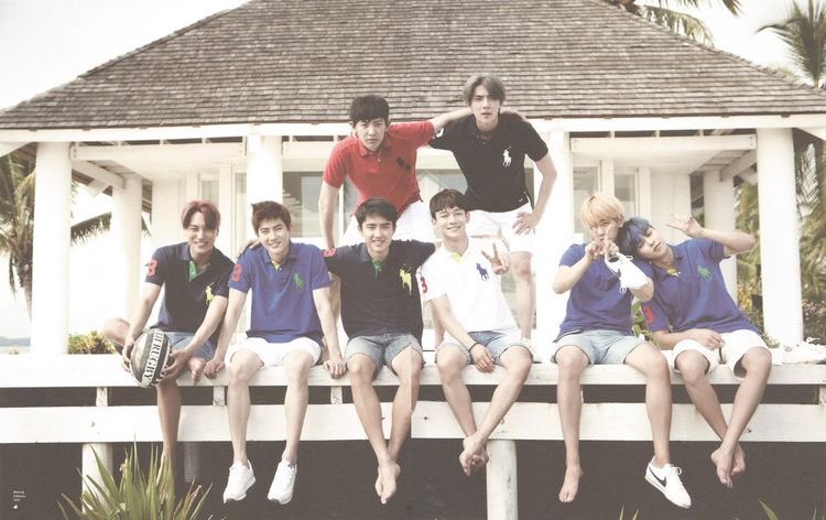  #EXO   group photos that are lowkey forgotten -small thread