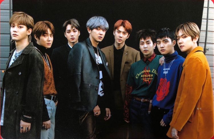  #EXO   group photos that are lowkey forgotten -small thread