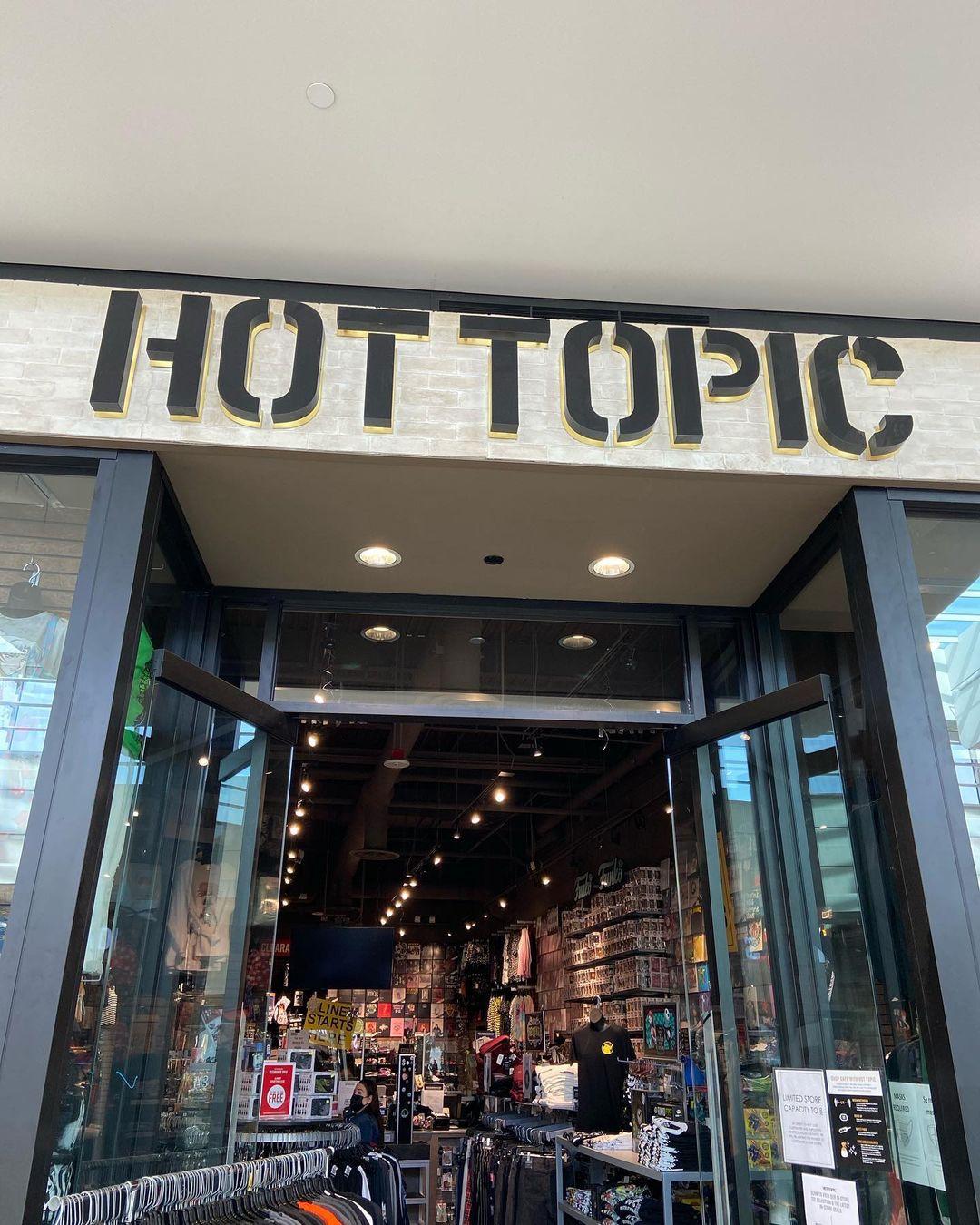 Interpersoonlijk zwaan overdrijving Hot Topic on Twitter: "❗️Last Weekend ❗️ Don't be the last to know, our  Semi-Annual Clearance is about to end. Get deals on tees + all our sale  items you shop online
