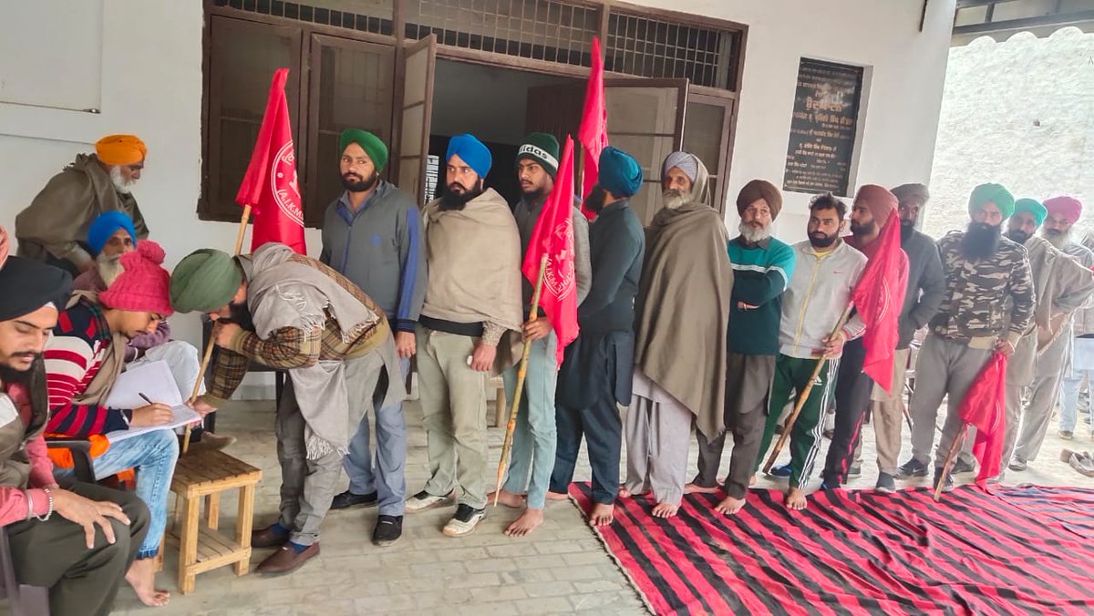 kisanektamorcha's tweet photo. Kirti Kisan Union started recruiting volunteers for Kisan Parade to be held on 26th January. 
These Volunteers will keep an eye on Anti-Social Elements to maintain Peace and Discipline in the Parade. 

#Volunteers
#Volunteersneeded
#DigitalKisan #DigitalKisanMorcha https://t.co/eeJy7TK2Hw