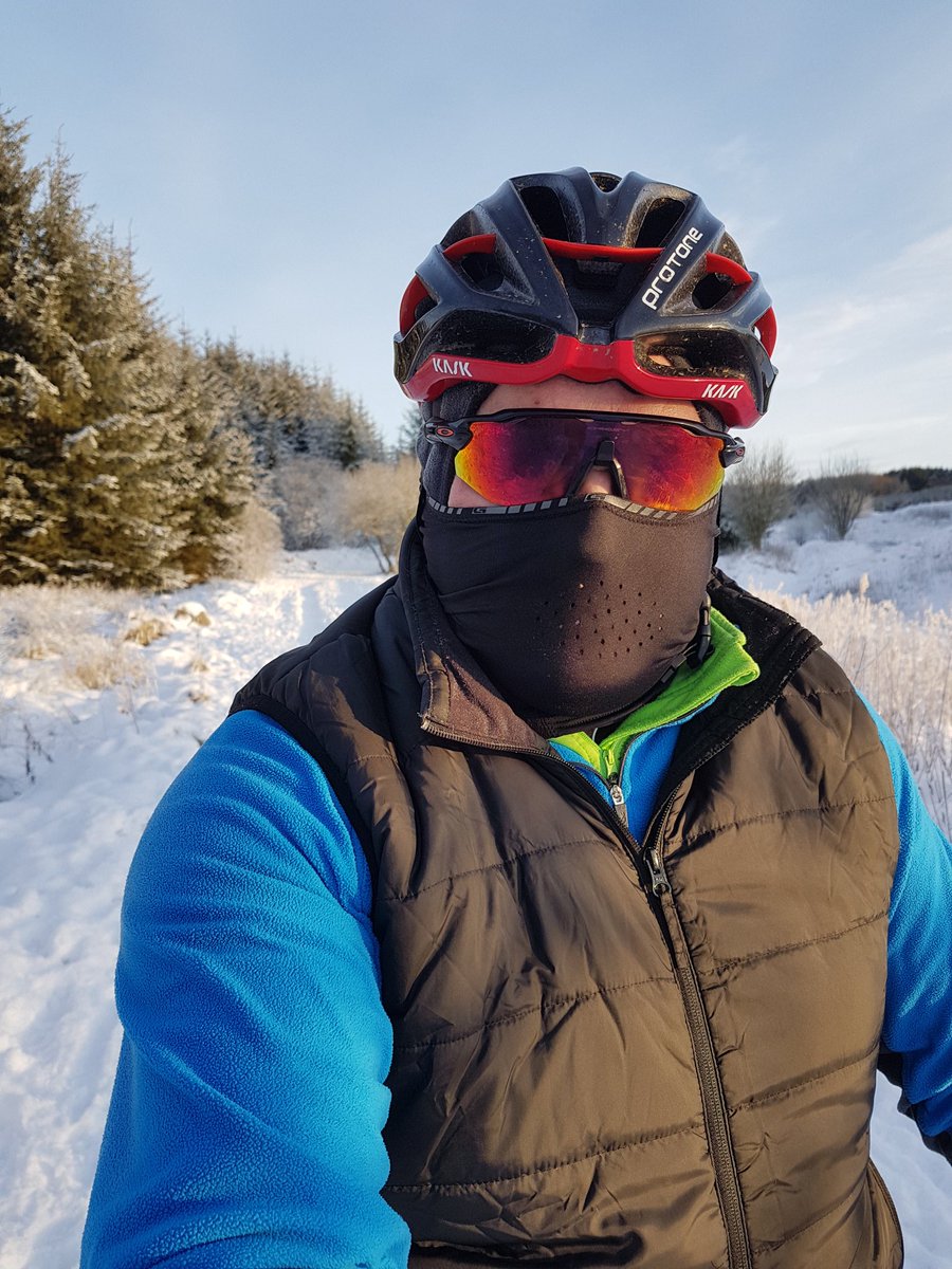 YourMoveFirst1's tweet photo. Early morning cycle, making the most of the freezing temp and excellent Winter conditions. 

#wintercycling #coldmorning #freezingtemp #snowscene #snowcycling #snowcycle #mtblife #mtb #mtbscotland #cyclinglife #cyclelanarkshire #cyclescotland #cycling #snowinscotland https://t.co/FINz65JenC