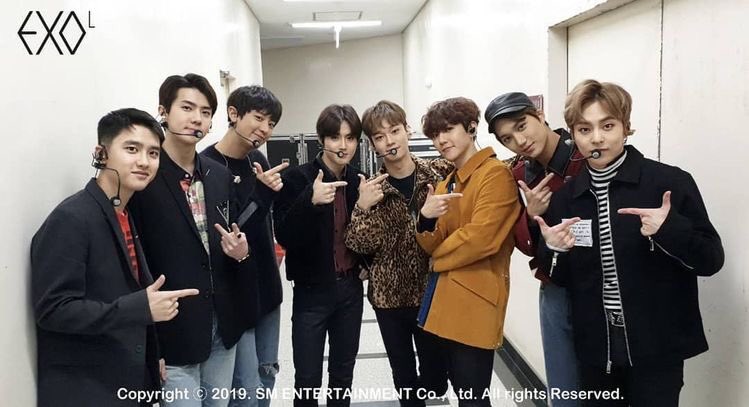  #EXO   group photos that are lowkey forgotten -small thread
