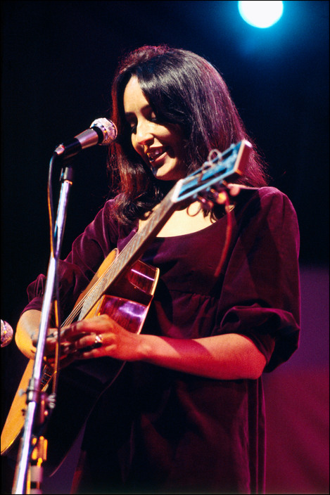 Happy birthday Joan Baez
Two shots by Elliott Landy, from the Newport Folk Festival in 1968, & at Woodstock, 1969. 