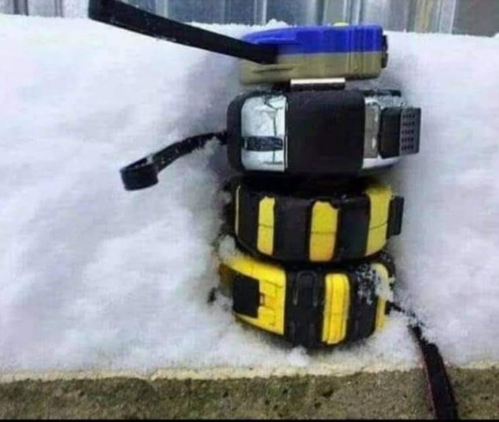 Llegando ya a los 4 metros de altura  esto es dantesco 😱🤪
#nieve #nevadamadrid2021 #nevadon