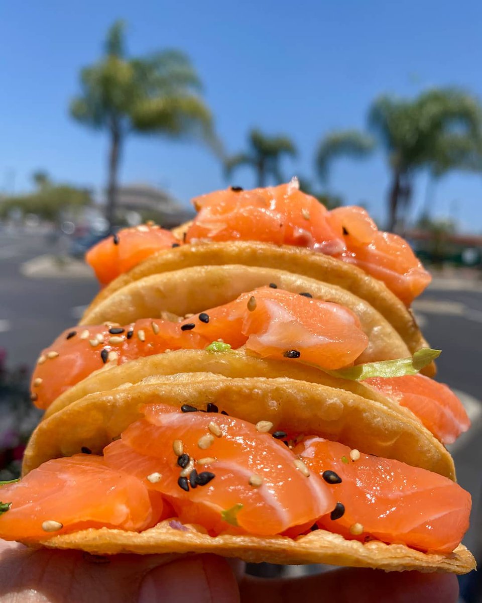 PacificTerrace's tweet photo. We know #SanDiego is famous for its seafood and its tacos, but this is a whole new level! They're crispy poké shells from @fishdistrict 📸: https://t.co/5GxdAcQ3ug #sandiegofood #eatsandiego https://t.co/NGCKkHSpY0