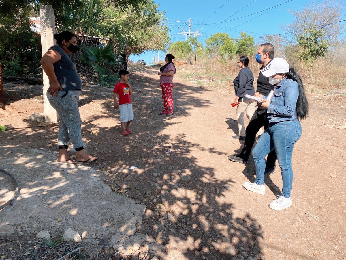 FatimaCanVel's tweet photo. Hoy desde temprano en compañía del Ing. Alejandro Zazueta Felix de #CNOPSinaloa tuvimos la oportunidad de recorrer casa por casa, las colonias Loma de San Jerónimo y Ampliación El Mirador donde pudimos darnos cuenta de el problema de abastecimiento de agua que hay. https://t.co/nBwvhQDIdJ