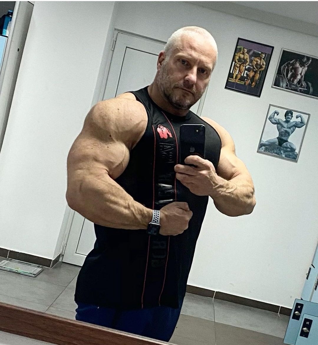 francopt1971's tweet photo. https://t.co/sAxGO4aTwQ #bodybuilder #ifbbpro @muscle_fitness @MuscleTech @MuscularDevelop @MusclePerform @Bodybuildingan6 @npabodybuilding @body_building https://t.co/idSq8a1rHn