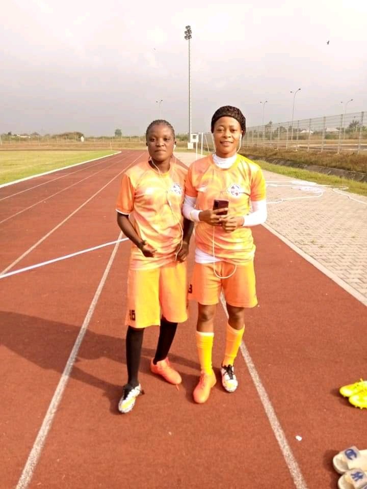 Ibomangelsfc's tweet photo. #ThisIsWeekend.
Mary Udoakpan with one of our Big players, Oluchi White. https://t.co/YE5NoIzxqD