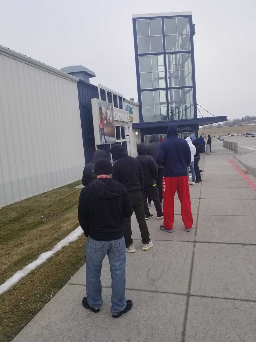 HuskerJaySims's tweet photo. @PS5StockUpdates NFM Manager says they are getting 20-40 systems daily for in person sales https://t.co/XMEGgUxm6c