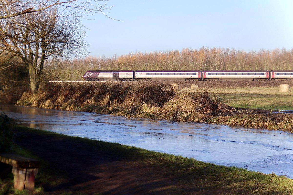 HiPa125's tweet photo. CrossCountry 1V52 0659 Edinburgh Waverley > Plymouth #HST captured flying through Findern on the homeward-bound leg of #OnceADayExercise along the Trent & Mersey Canal.
🚲
09/01/21 https://t.co/ip2U1YXhoT