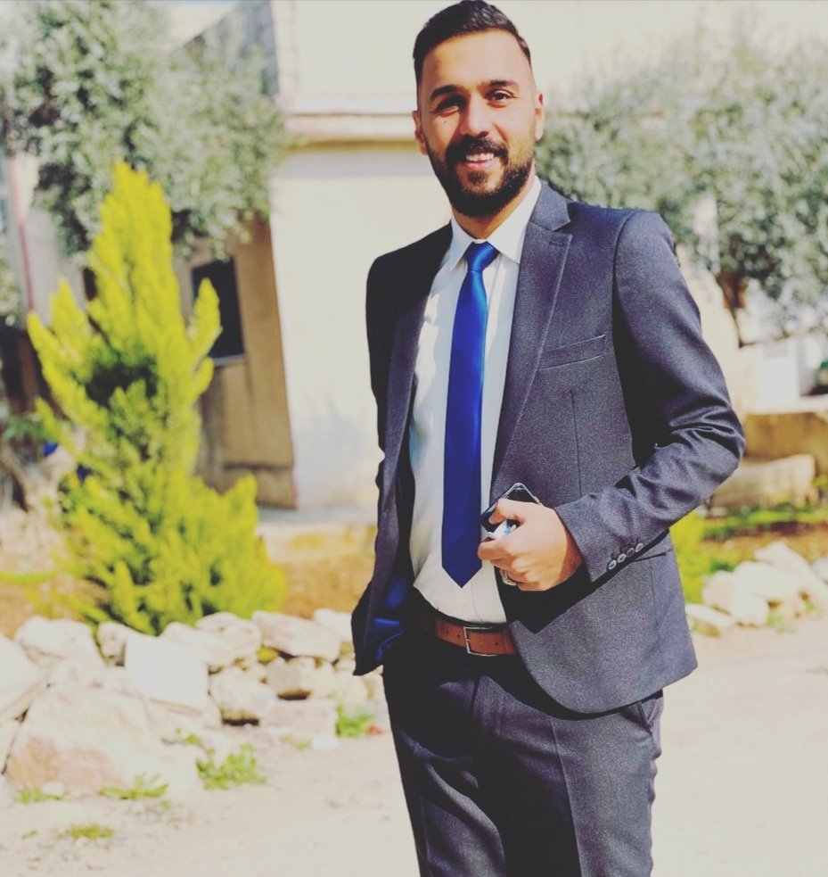 MohammadAbuda18's tweet photo. الراس اذا بي شيب صح ينصبغ لون

بس قلي القلب  لو شيب  شلون .... https://t.co/H8OE9YXO0Z