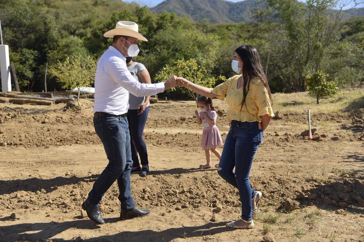 JABeltranFelix's tweet photo. Ha trascendido en medios de comunicación mi supuesto registro como precandidato a diputado federal por otro partido. Este rumor es falso y desconozco su propósito. 

Mi responsabilidad y compromiso es seguir trabajando por las familias de #Tamazula. https://t.co/IYYx0dttNB