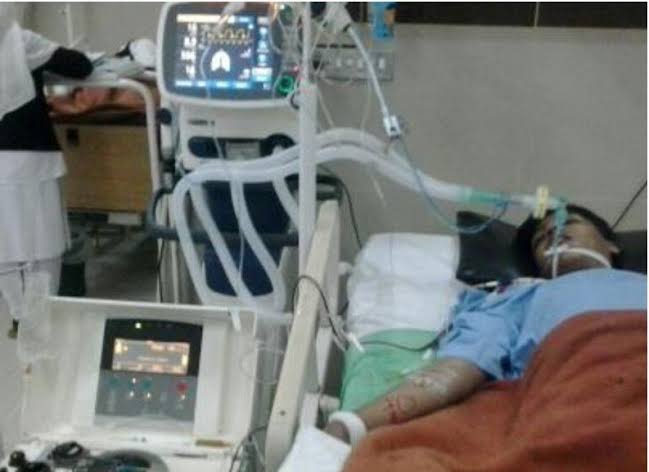Hashimch01's tweet photo. Life is important ... Pray for those who are on Ventilators...🏥
Hospital should maintain Generators... 🇵🇰
#electricity
#blackout https://t.co/HLx9Thq4Sv