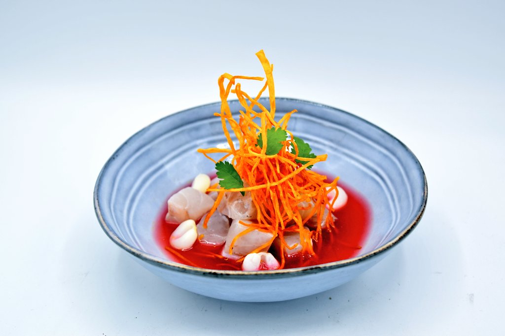 lmgastronomia's tweet photo. #Nigiri de #Calamar y #Caviar
#NigirideCalamar y #Botarga

#Maki #Causa de #Salmón , 
#Mayonesa de #Rocoto 
y #Kizami

#Ceviche de #Corvina #Salvaje , 
#LechedeTigre de #Granada , 
#Choclo y #Chips de #Boniato

#Pakta
#NachoDomenech
#elBarriFamily
#PaktaRestaurant #elBarri https://t.co/lAxI1f9QmP