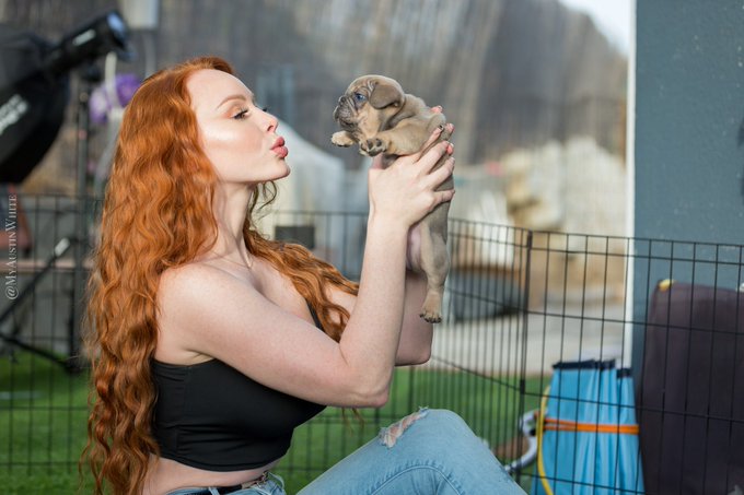 Gotta get puppy cuddles in before they&rsquo;re 20lbs 😆 chunky frenchie babies . #gingers #redhead #ginger<a href="/tag/curvy"class="tags"><span>#curvy</span></a><a href="/tag/thick"class="tags"><span>#thick</span></a><a href="/tag/frenchie"class="tags"><span>#frenchie</span></a><a href="/tag/redhead"class="tags"><span>#redhead</span></a><a href="/tag/ginger"class="tags"><span>#ginger</span></a><a href="/tag/redhair"class="tags"><span>#redhair</span></a>