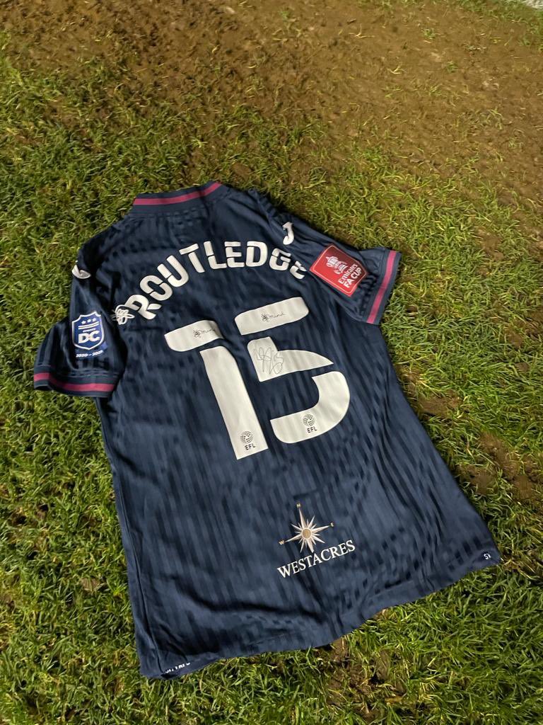 👕 We managed to get <a href="/WayneRoutledge/">Wayne Routledge</a>’s shirt from @ShaunKitmanScfc after the game 🙌

To be in with a chance of winning, retweet this tweet and let us know your favourite ever Routledge goal for the #Swans 🎯 

You 𝗺𝘂𝘀𝘁 be following our partners <a href="/TheEventsDC/">Events DC</a>! 

Good luck!