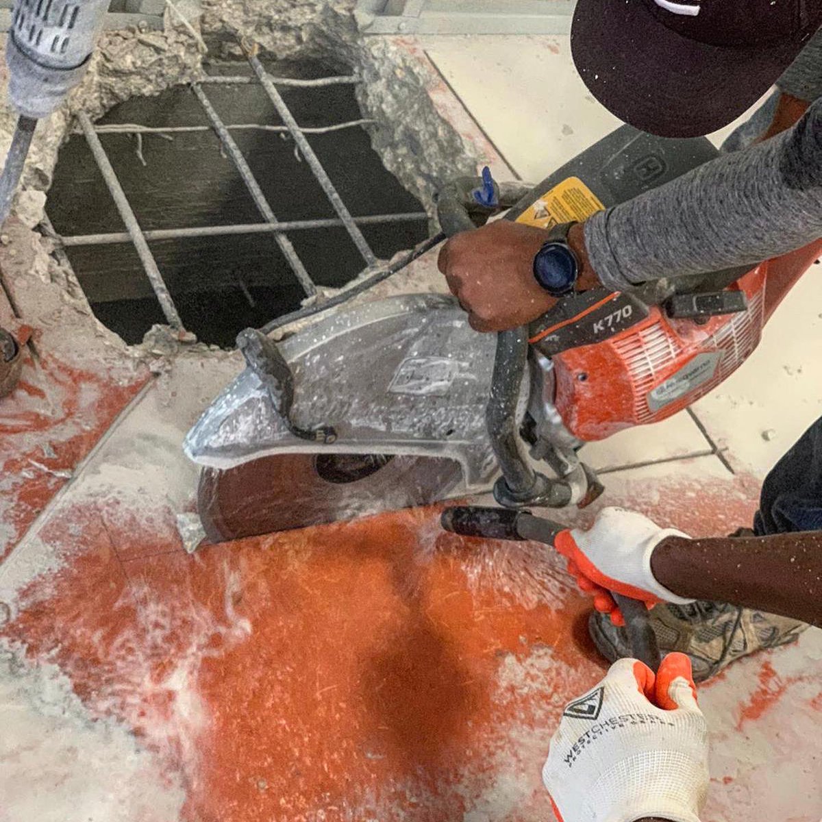 L_LConcreteLLC's tweet photo. Use to be all about stilh before but our super used @husqvarnausa one time ☑️ and now that’s all we use 💪 a fav among the family. Concrete/Masonry/Rebar✅ #cut #concrete #demo #chip #husqvarnausa #manhole #slab #trench #plumbing #pourback #later
https://t.co/WQVCCKjT5N https://t.co/benQOWI437