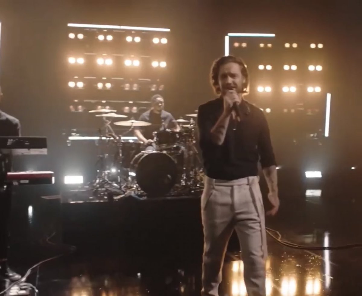 L0VER0FSUNSHINE's tweet image. @LiamPayne can i have your outfit? i’ll pay you, is $20 enough? idk what that is in pounds sorry, but please i’m begging you 😭 #LPShowAct4 #LPFinalAct