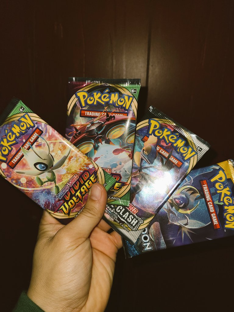 official_chubbs's tweet photo. Let's see what I can pull from this Alakazam V box! 
#Pokemon #pokemoncards https://t.co/qteiKA4eJK