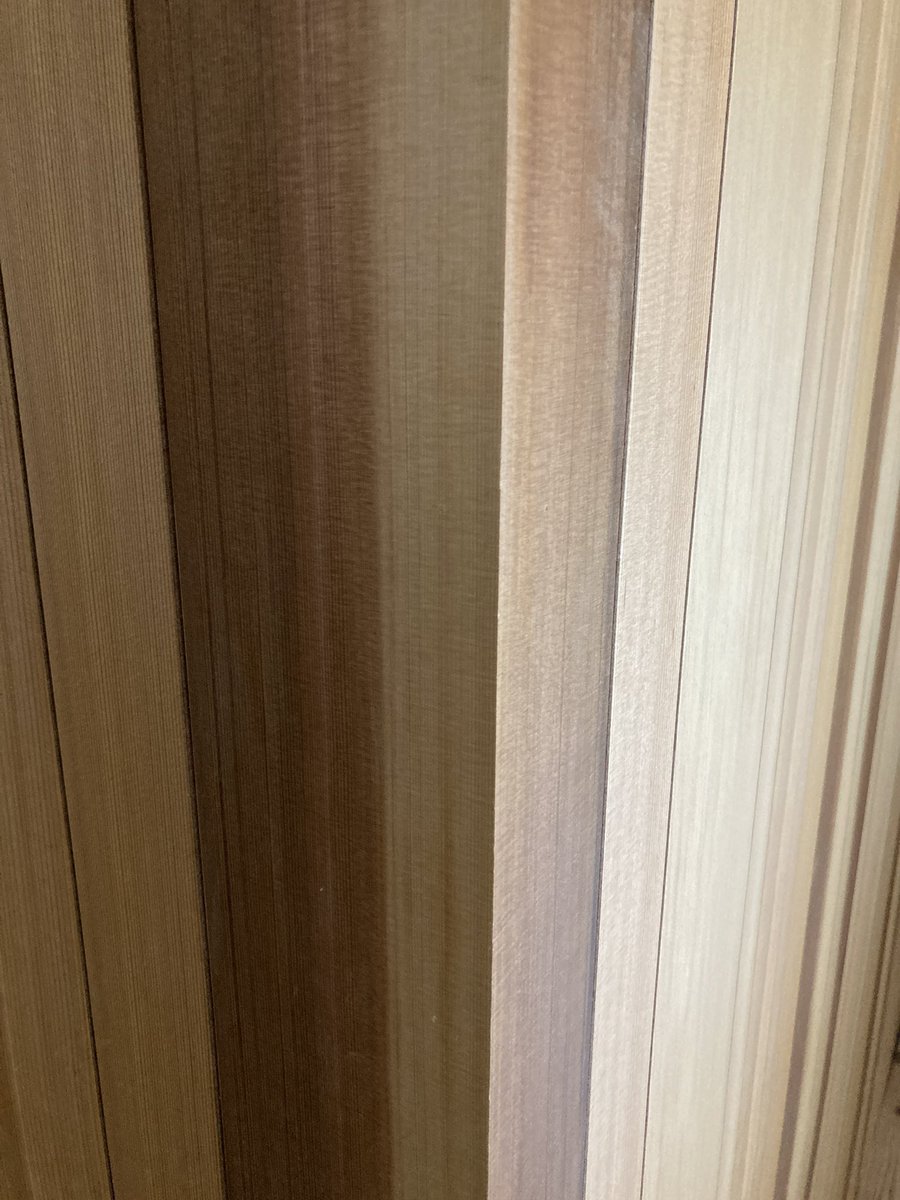 コバダイ 一級建築士の家づくり 出隅のとめ 通常出隅は 見切り材が入ることが多いのですが 見切り材を使わない トメ でやってもらいました 1ミリではなく 0 何ミリの世界 いわば芸術