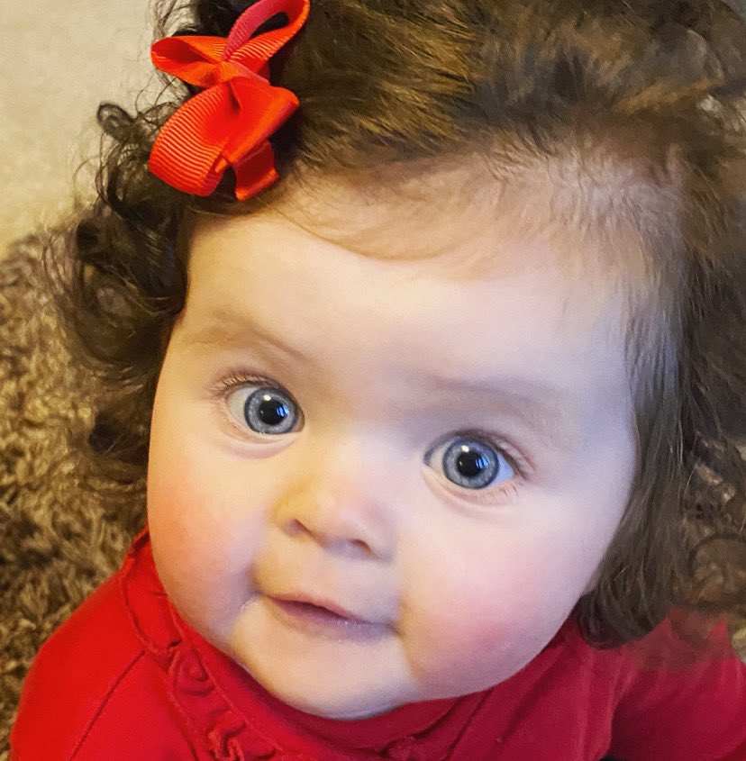 Loving the new hairdo <a href="/TheVirtualPubQ1/">Jay Flynn</a> I have a new hair bow! Love Isla from The Netherlands #jaysvirtualpubquiz xx