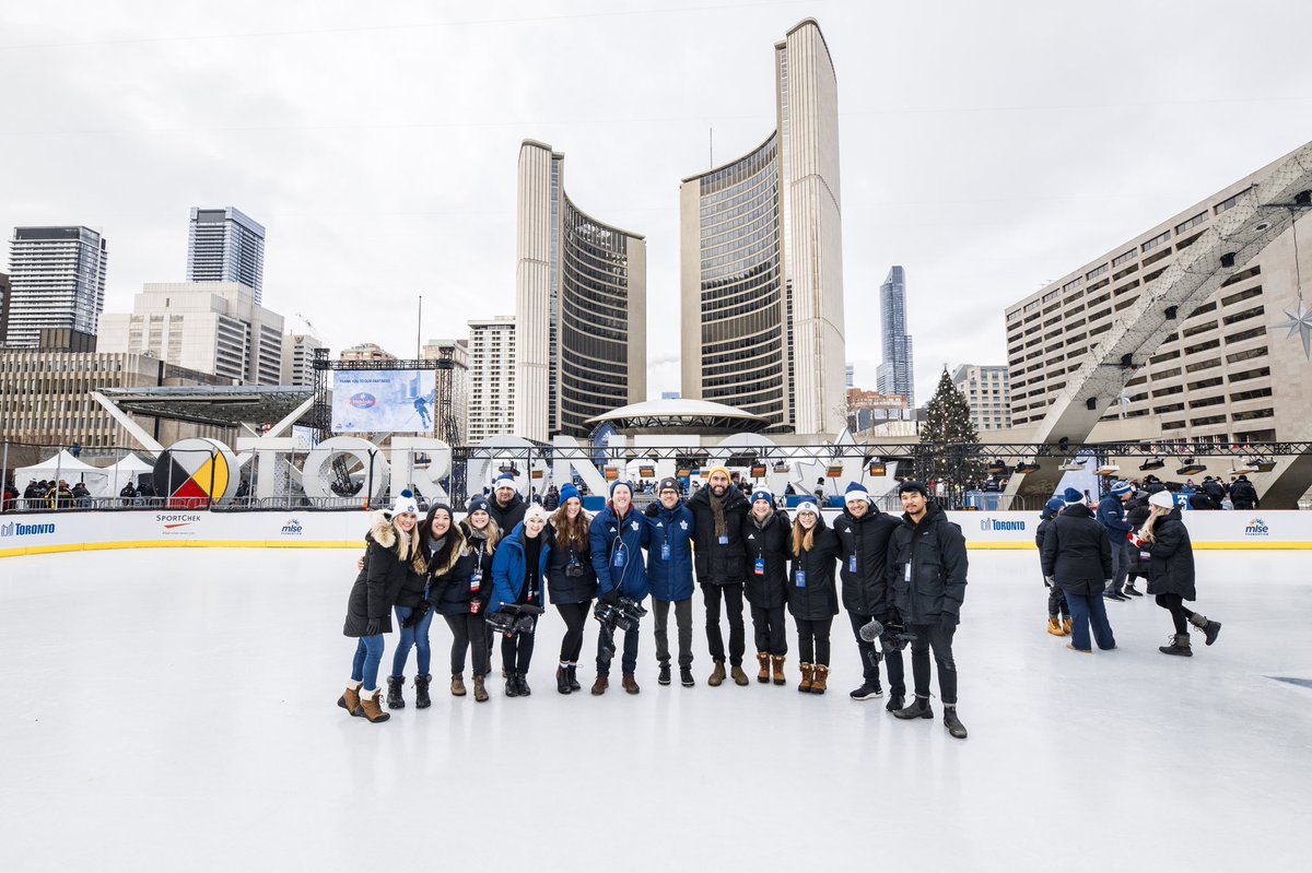 angelassu's tweet photo. A year ago today. Fast forward to the Blue &amp; White game tonight. Miss this team https://t.co/7hcJ9VIM91