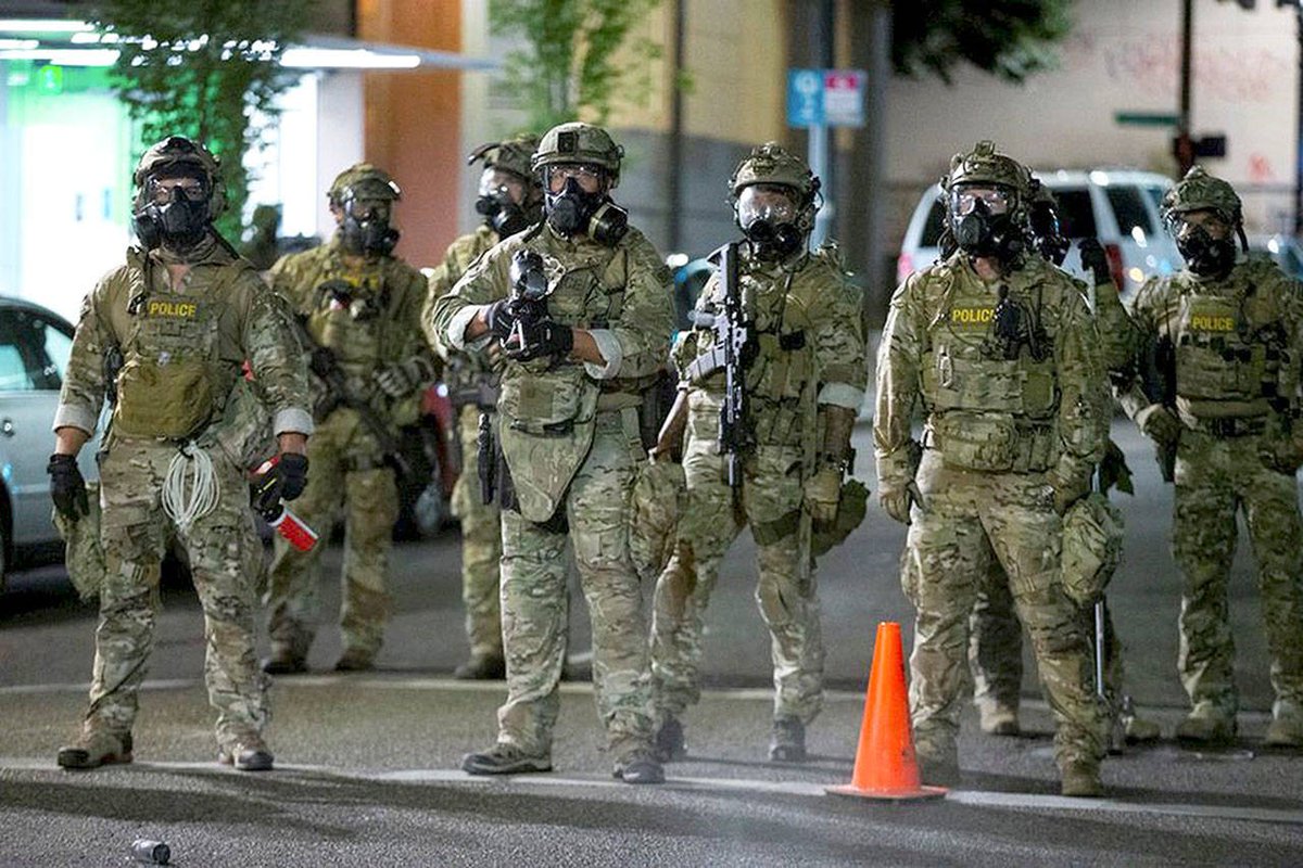 ANTIFA has been rioting almost nightly in Portland since Summer of 2020, attacking the Federal Courthouse & injuring dozens police officers, including blinding them with lasers. Lots of outrage over pictures of Fed LEOs in riot gear, but nothing said about how blackbloc jihadis