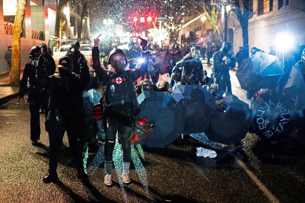ANTIFA has been rioting almost nightly in Portland since Summer of 2020, attacking the Federal Courthouse & injuring dozens police officers, including blinding them with lasers. Lots of outrage over pictures of Fed LEOs in riot gear, but nothing said about how blackbloc jihadis