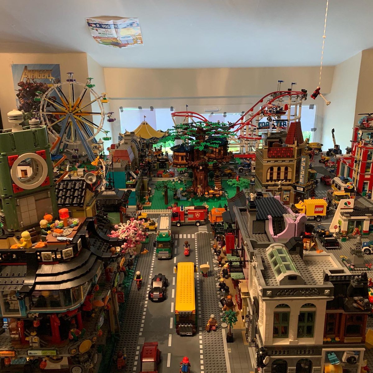 BRICKUNIVERSE1's tweet photo. Ma ville lego ! Si vous voulez la voir en détails je vous mets le liens : https://t.co/T2eCcIezB1 PS: je débute sur tweeter 😂 #lego #legocity #mavillelego #legocityupdate https://t.co/0pUpQKPs5g