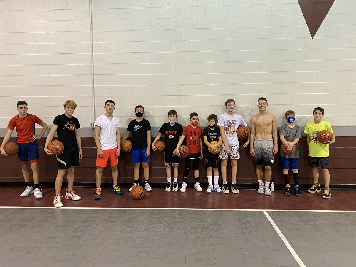 WvReignHoops's tweet photo. The grind don’t stop! From our young gunz to our high school kids we’re working and getting better 🏀 #SkillzSessionz https://t.co/84yBTL3zgW