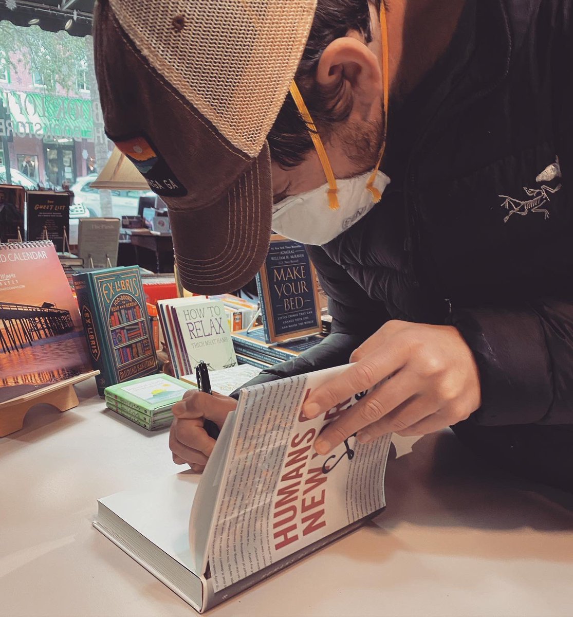 TheBookLoftFB's tweet photo. Shout-out to Humans of New York creator Brandon Stanton for coming in to sign a copy of his book this afternoon! What an awesome surprise thanks Brandon!
#humansofnewyork #brandonstanton #bookloftofameliaisland https://t.co/fmGsqhzPZX