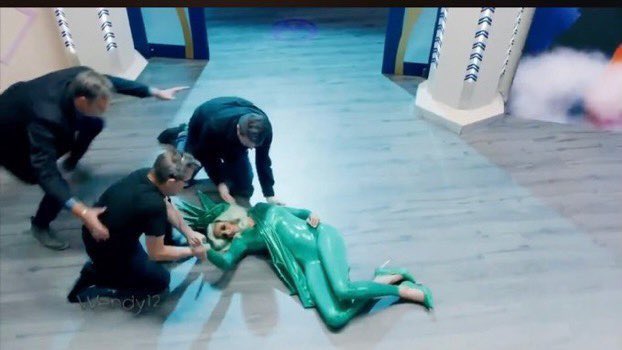 OfficiallyMadii's tweet image. IM SORRY IF I SAY I NEED YA
BUT I DONT CARE IM NOT SCARED OF LOVE
CAUSE WHEN IM NOT WITH YOU IM WEAKER 
IS IT SO WRONG THAT YOU MAKE ME STRONG 
#LPSHOWFINALACT