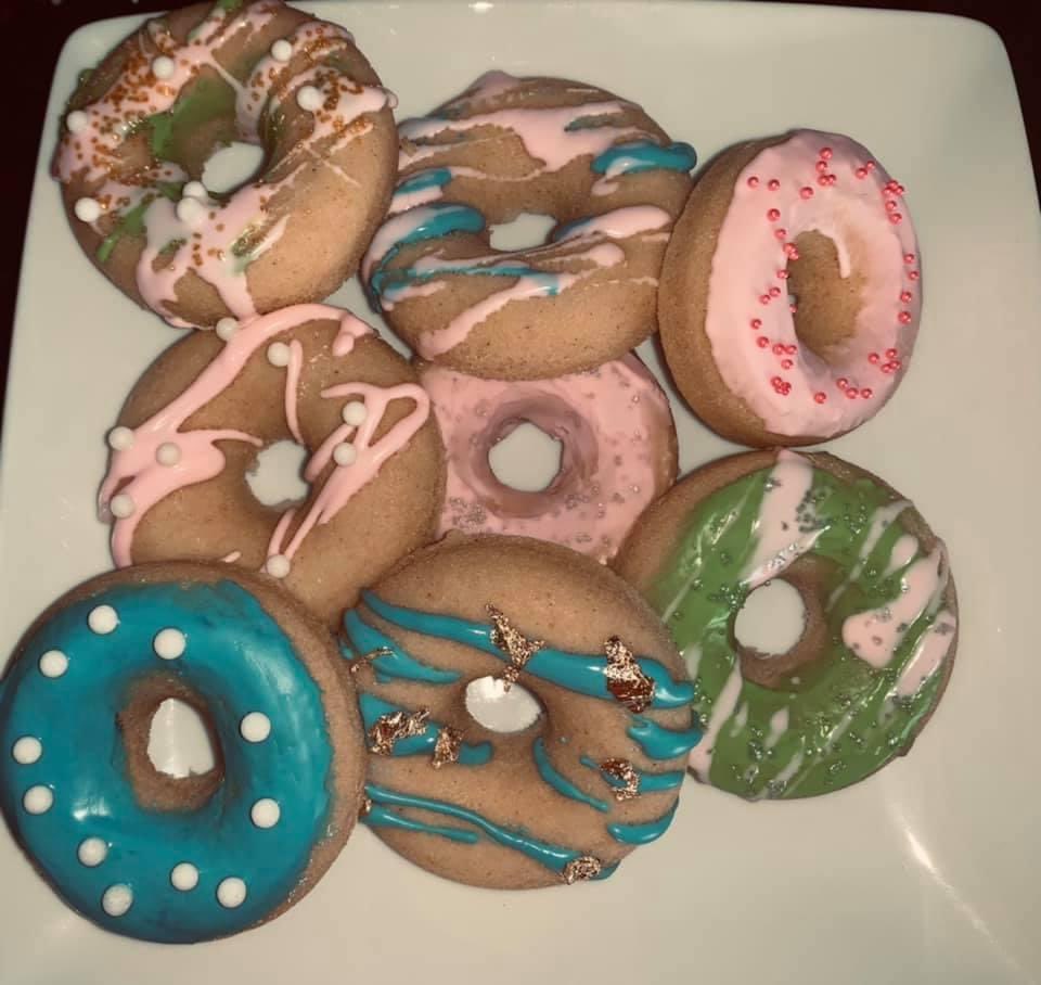 maceeeggers6's tweet photo. put an order in today for a doggie birthday cake, cake pops, or even donuts ! 🍩🧁💞 https://t.co/KfZWT9saii
