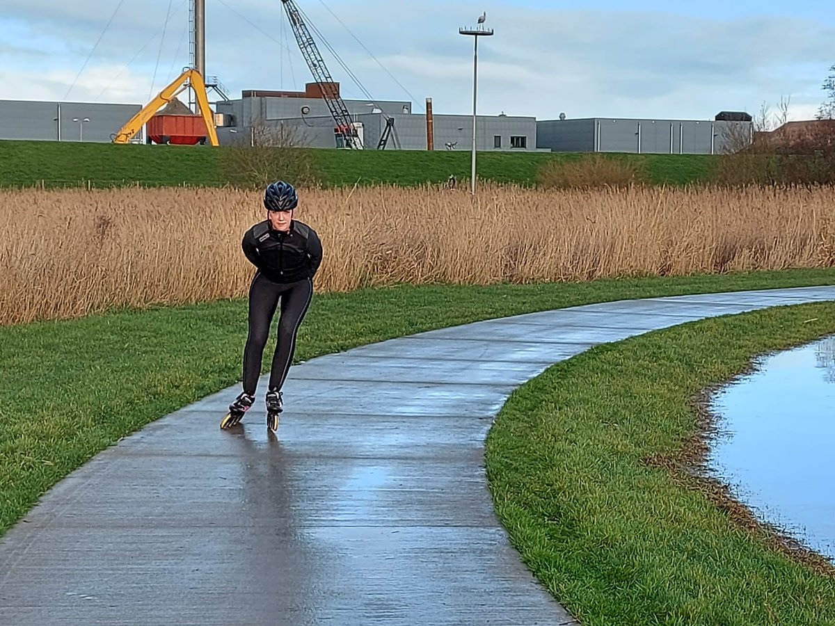 Een uur geskeelerd en daarna een uur met Erik Visser gefietst. Wat een prestatie van Nelly Vaartjes. #thuistriathlon #teamworkum #workum