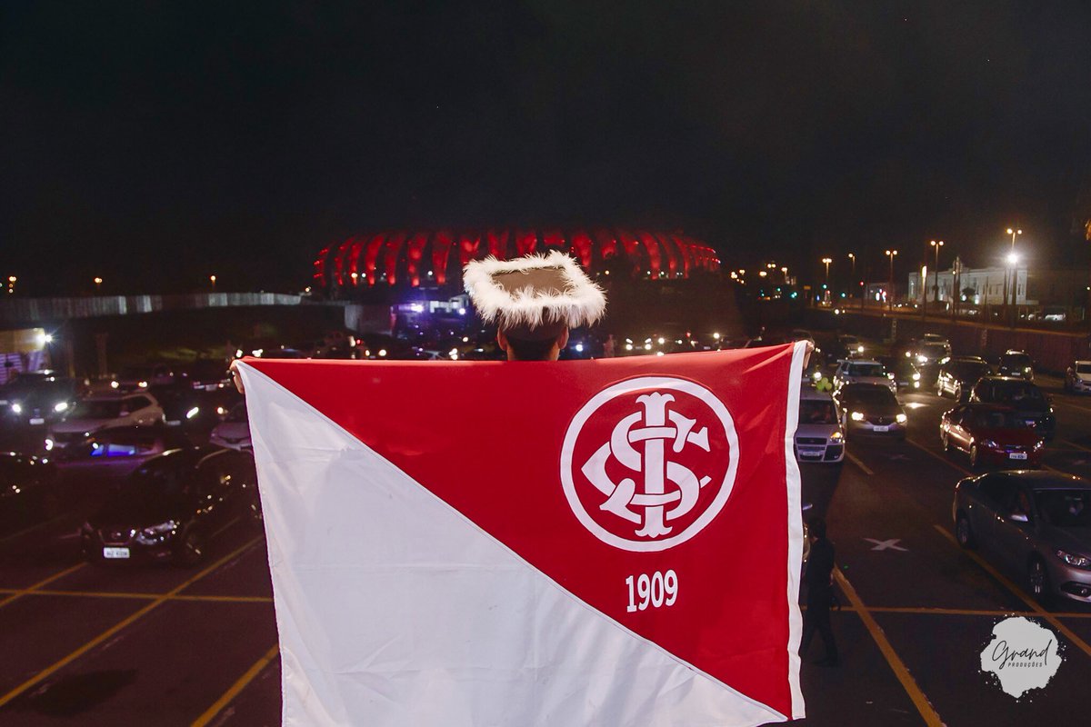 mpedroribeiro's tweet photo. Que privilégio poder se formar de frente ao estádio do seu time do coração 🇦🇹❤️

@SCInternacional https://t.co/xSn97OPGw2