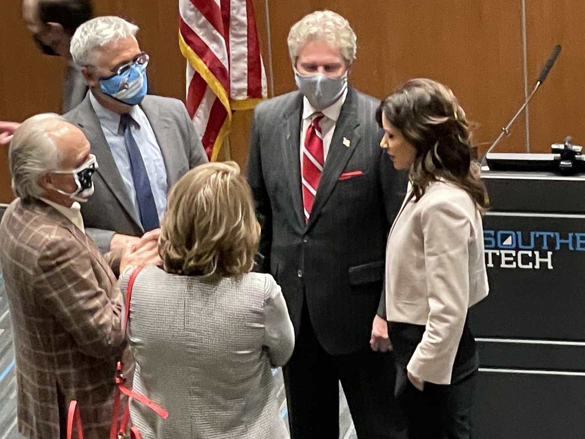 hunty91's tweet photo. Worked on a story this week at Southeast Tech, a sign on the building said masks must be worn inside. You’ll never guess who didn’t wear one. https://t.co/66kkxUm1Y0