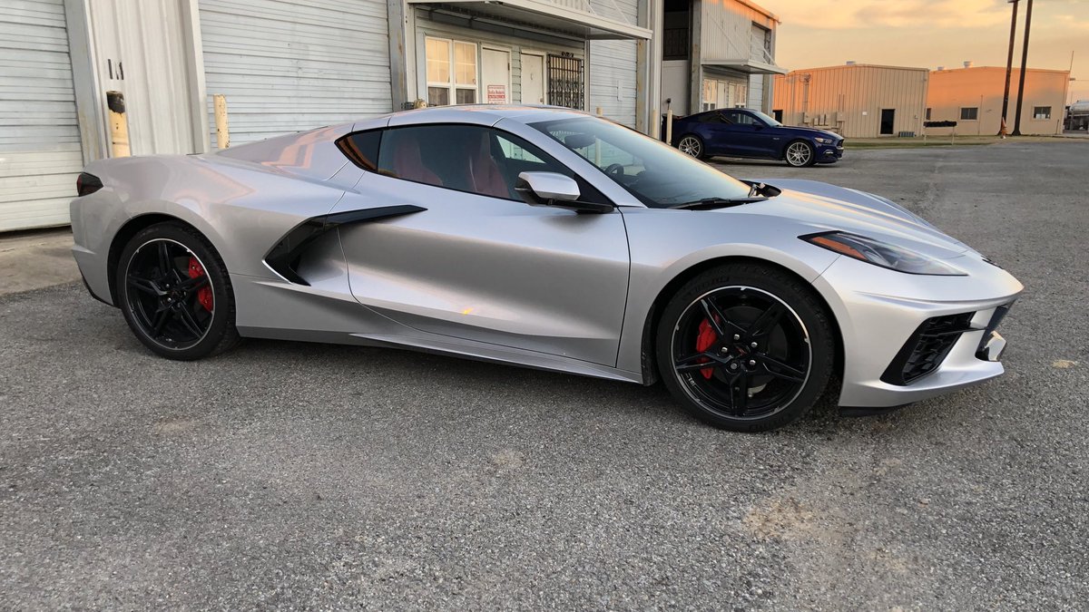 0maribrown's tweet photo. BEFORE AND AFTER ON THIS BEAUTIFUL C8 CORVETTE THAT I WRAPPED! CONTACT ME IF YOU’RE LOOKING TO GET YOUR CAR WRAPPED🤝 https://t.co/LYZWW8AC8g