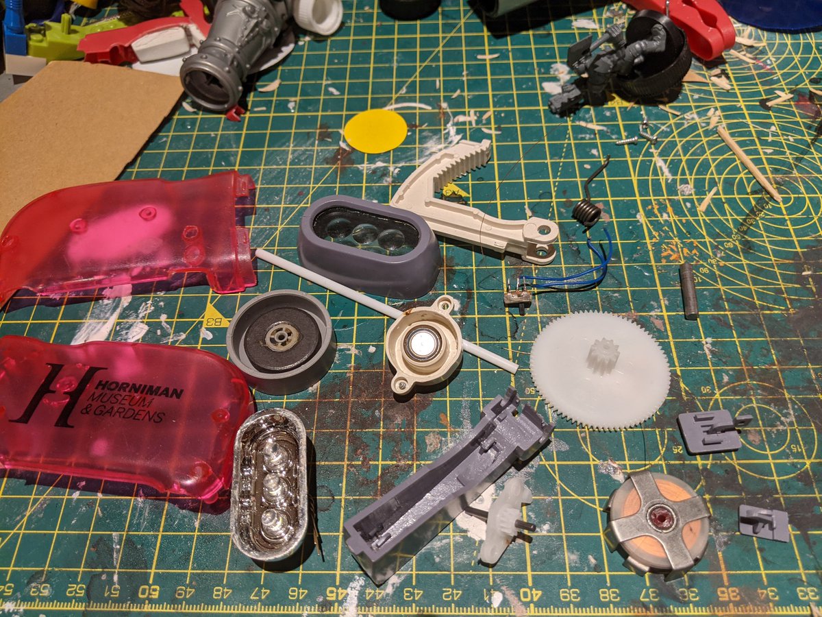 junkmek's tweet photo. This is a strange hobby. I just looted a broken horniman museum torch for gubbins.
Some good bits in there though!
All fuel for my #junkorks
#orks #40k #scratchbuilding #orkconversions #warmongers #wh40k #recycling #warhammer40k #40korks #orkvehicles https://t.co/KwEhKTDUpy
