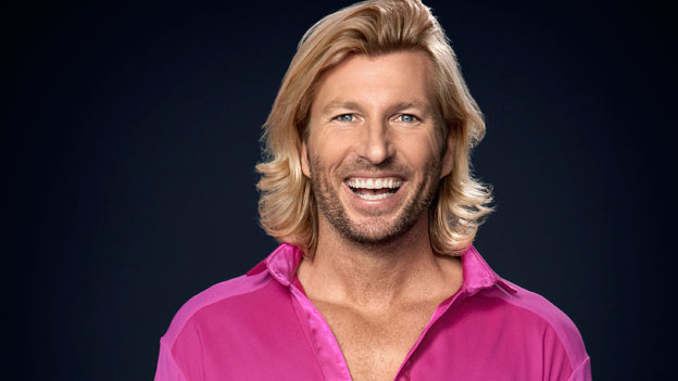 DandyTigerArt's tweet photo. Am I the only one that sees @RobbieSavage8 stealing the podium 😂 https://t.co/9xuwPu1pUX