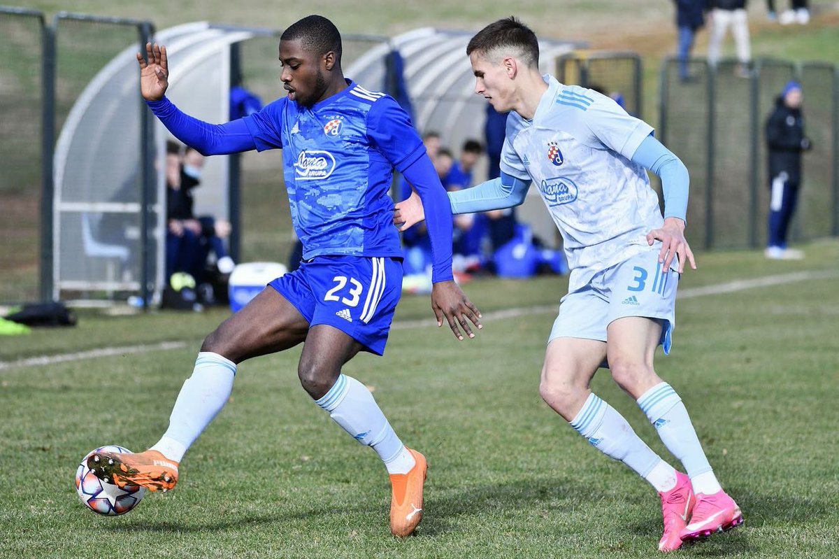GyamfiDennis77's tweet photo. Great feeling putting on the famous 🔵 &amp; ⚪️ shirt on today in a preparation game today!
Back enjoying what I love 💙.                   ℕ𝕖𝕞𝕒 𝕡𝕣𝕖𝕕𝕒𝕛𝕖 @gnkdinamo https://t.co/f6Tfml4Wan