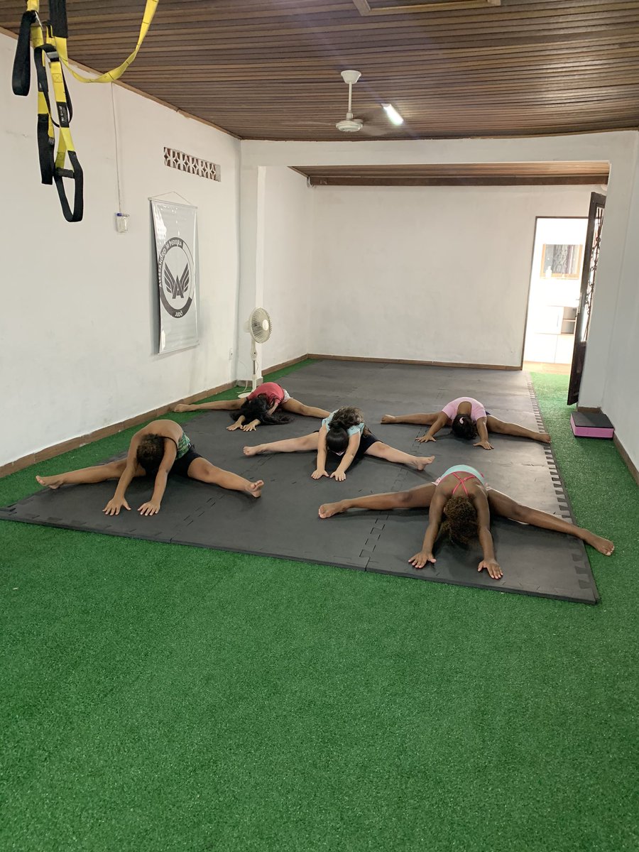 pinheirofran2's tweet photo. Aula de ginástica artística na Restinga, para crianças a partir de 4 anos. Informações pelo whats (51) 991564052. Quem puder dar uma forcinha dando um rt 🤸🏽‍♀️ https://t.co/NP64CX7Lcy