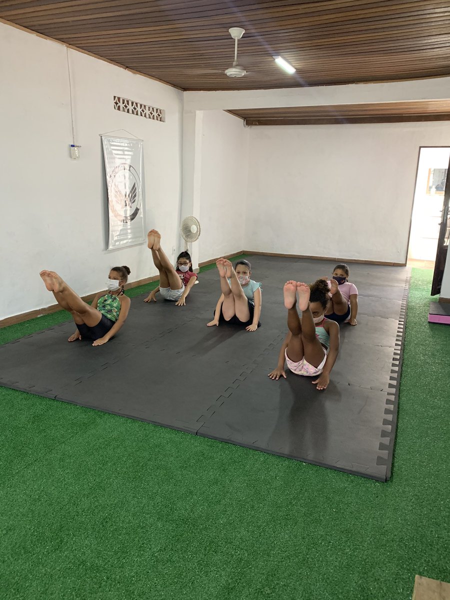 pinheirofran2's tweet photo. Aula de ginástica artística na Restinga, para crianças a partir de 4 anos. Informações pelo whats (51) 991564052. Quem puder dar uma forcinha dando um rt 🤸🏽‍♀️ https://t.co/NP64CX7Lcy
